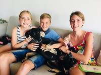 Kids met DARG hond Cuzzie