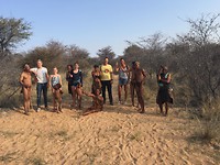 Bush man's walk met San mensen