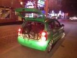 Met 2 overvolle minitaxi's op weg naar het station