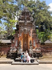 Bij de heilige bron (pura tirta empul)