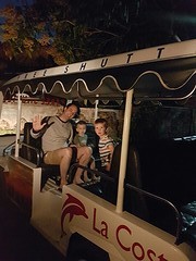 Opgehaald door een golfkarretje om naar La Costa te gaan