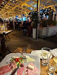 Gezellig restaurant op de hoek