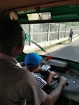 Tuk tuk besturen wordt jong geleerd