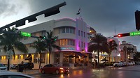 017 Ocean Drive in de avond