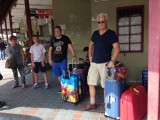 Lumut, wachten op de bus naar Penang