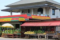 Groente en fruit te koop langs de weg