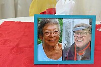 Foto's op tafel van Anne en Carmen