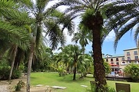 De fraaie tuin van Royal Torarica