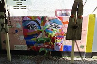 Kunstwerk in regenboogkleuren