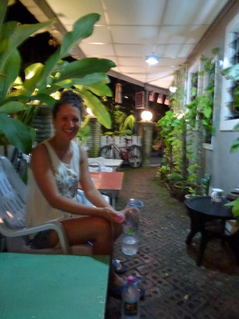 Andrea op ons terras