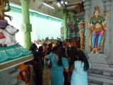 het moment van gebed in Hinduistische tempel