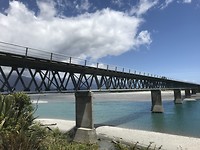 Bridge over de Delta van de Haast River
