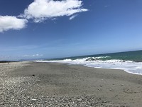 strand ten noorden van Haast Pass