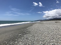strand ten noorden van Haast Pass