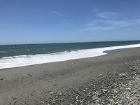 Strand ten noorden van Haast Pass