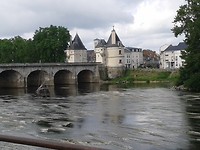 Le Pont Henri IV uit 1611 in Châtellerault aan de Vienne is een van de mooiste bruggen van Frankrijk