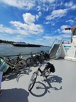 Fiets op de veerboot naar Woudrichem