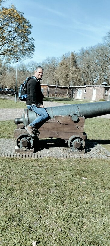 Kanonzitmomentje bij Fort Isabella