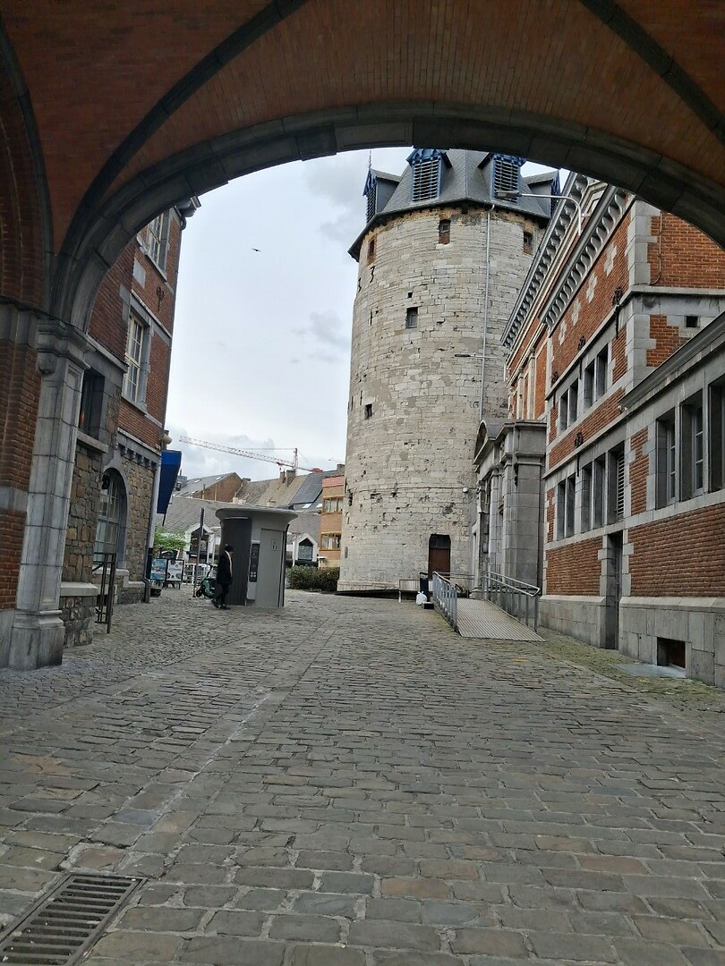 Toren in centrum van Namen
