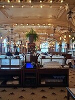 Het interieuer van Brasserie Excelsior.