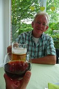 Proost, we sluiten deze saaie dag lekker af.