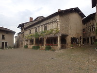 Pérouges