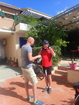Helm passen met Guido