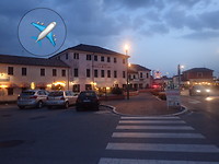 We kregen het niet goed gefotografeerd, maar zo kwamen  ze ongeveer over het hotel