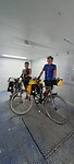 In de giga lift, fietsen opgehaald uit de kelder