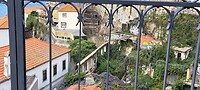 Zicht op Porto door de brug