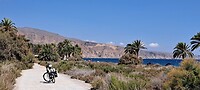 Mooi fietspad langs de zee op in Roquetas de Mar