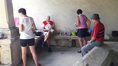 Lunchen in de schaduw van een oude romeinse wasplaats, het gaat steeds warmer worden