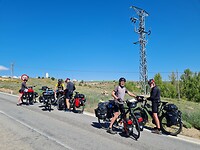 De eerste vakantie fietsers die wij tegenkomen.