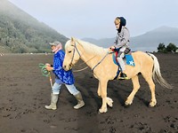 Vince on a pelgrim journey to the Bromo Vulcano