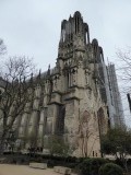 Kathedraal Reims met rechts de hoofdingangen.