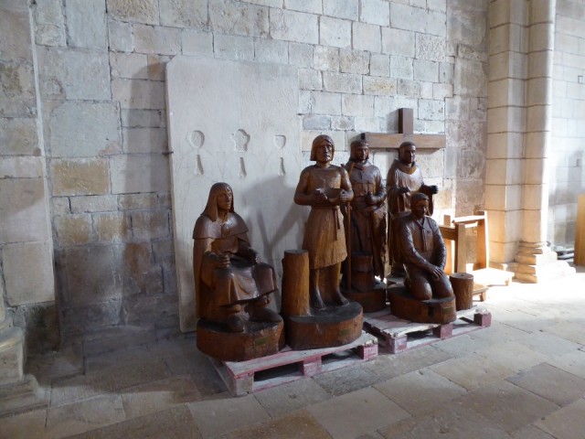 Beeldengroep in basiliek.