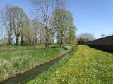 Langs kanaal in Sancoins.
