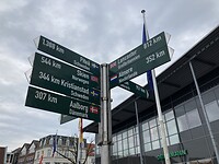 Ongeveer halverwege Nederland en Zweden