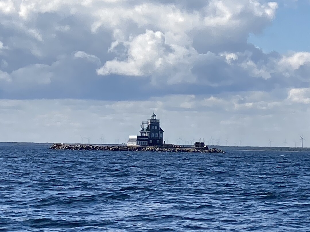 En dan kom je zo ineens een eiland met vuurtoren tegen