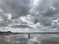 Wolken weerspiegeld