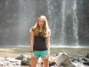Sarah bij de waterval