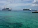 Cruiseschepen in de haven van Grand Cayman