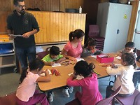 Knutsel tijdens kinderprogramma