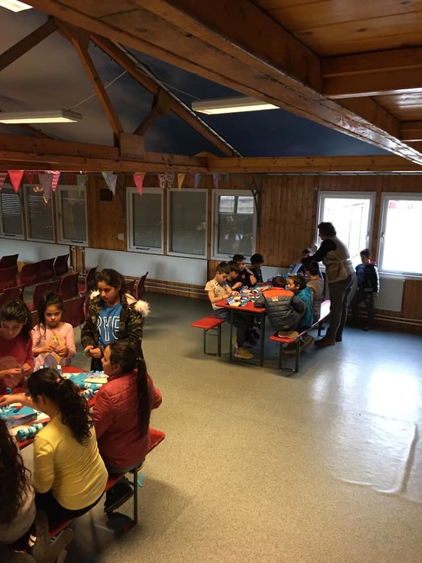 Knutselen met het kinderprogramma
