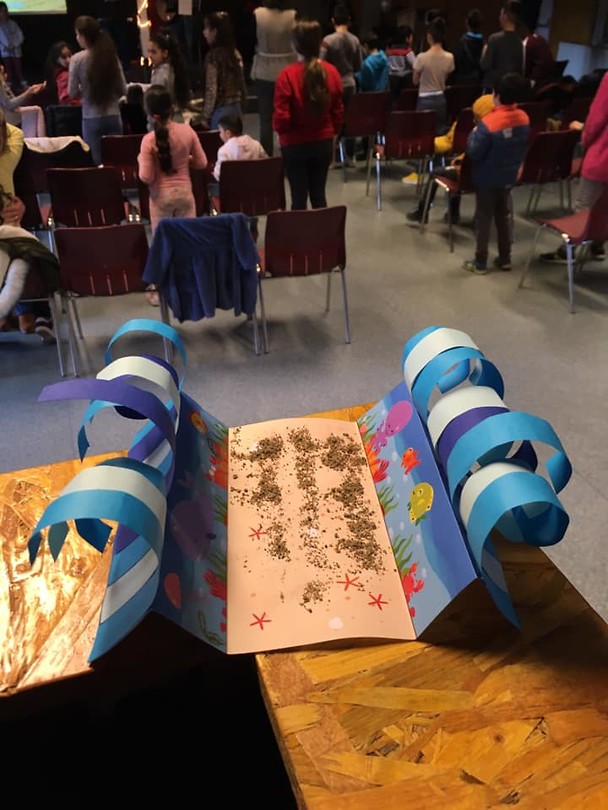 Knutsel bij het kinderprogramma