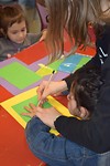 Kinderen aan de knutsel