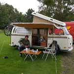 Ontbijten en luifeltje opzetten