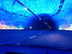 Laerdaltunnel, 25 km lang met zo nu en wat mooie verlichting,