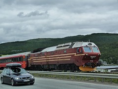 Misschien iets voor Nederland? Een sneeuwschuiver voor op de locomotief