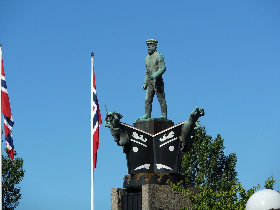 Kijkt uit over de zee